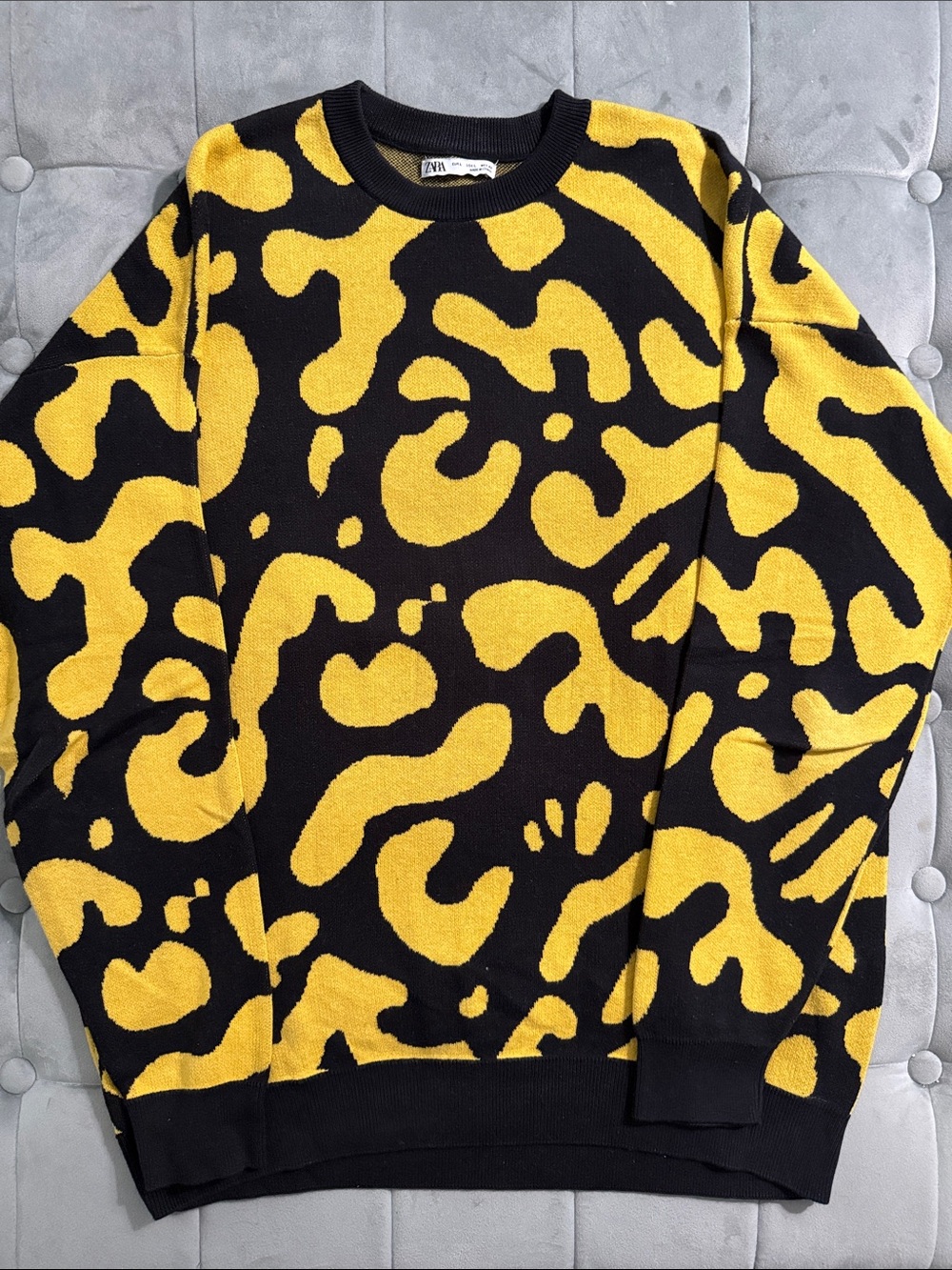 Zara Black and Yellow Abstract Crewneck Sweater